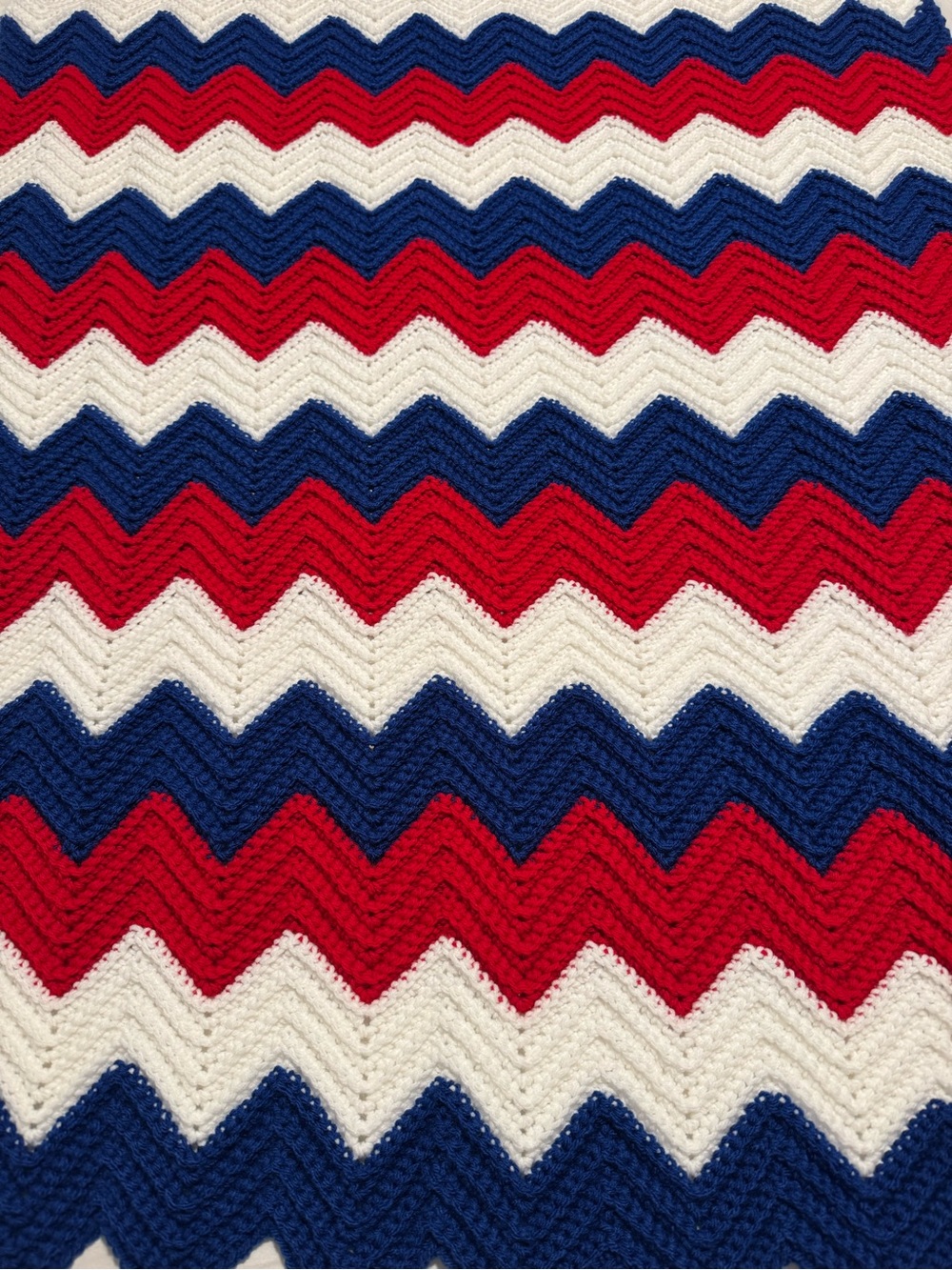 Chevron Knit Throw Blanket in Red, Navy & White. Hand Made. Afgan 33\55